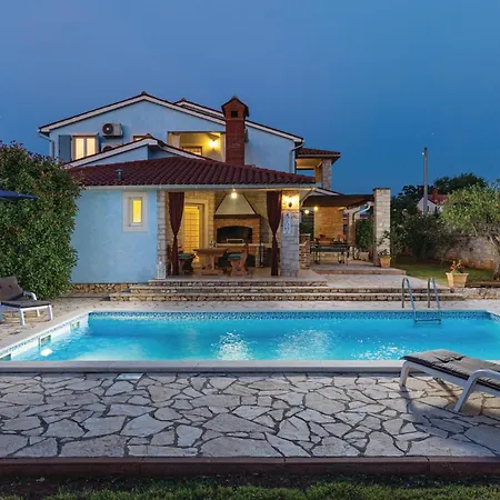 4 Bedroom Awesome In Golubovo