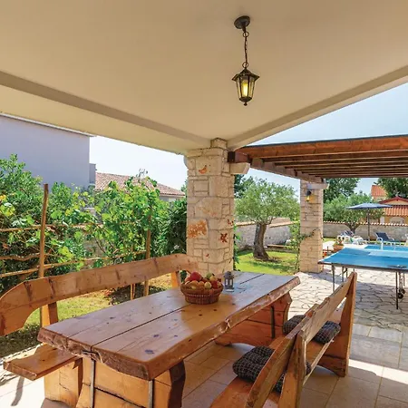 4 Bedroom Awesome In Golubovo