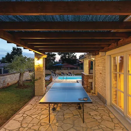 4 Bedroom Awesome In Golubovo Σπίτι διακοπών Gajana