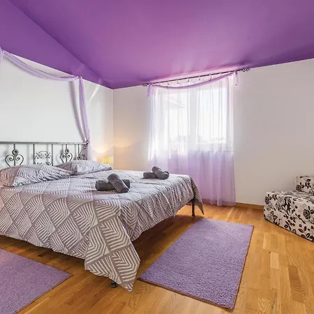 4 Bedroom Awesome In Golubovo