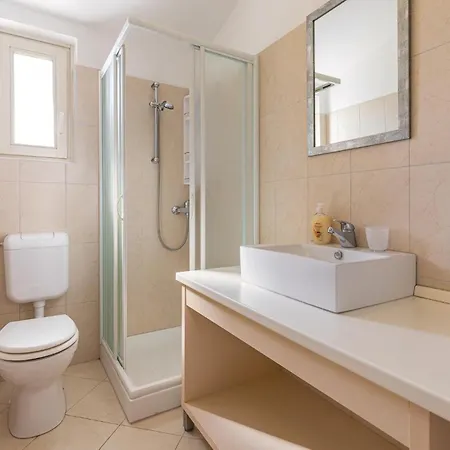 4 Bedroom Awesome In Golubovo Σπίτι διακοπών